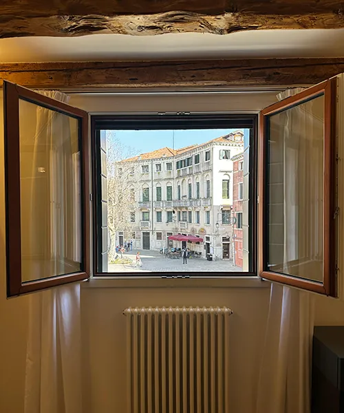 Realizzazione e posa finestre in legno a Venezia