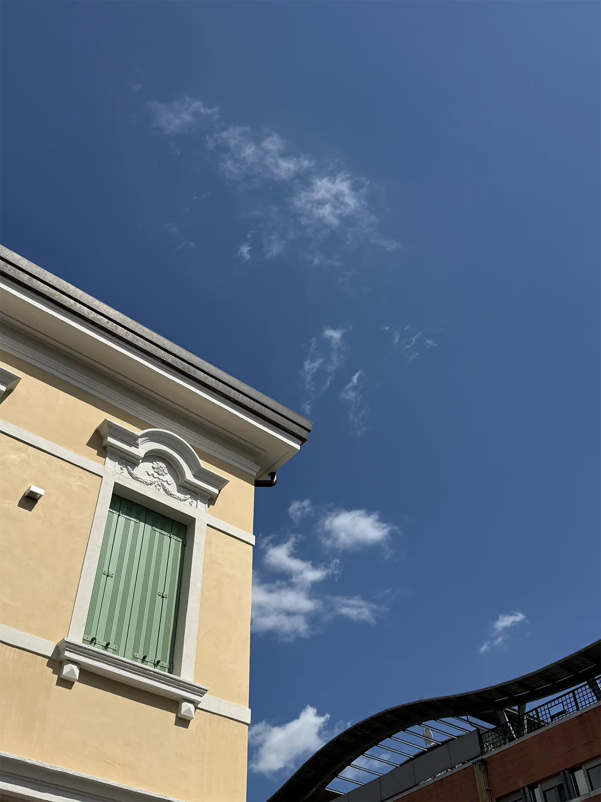 Scuri in okumè marino