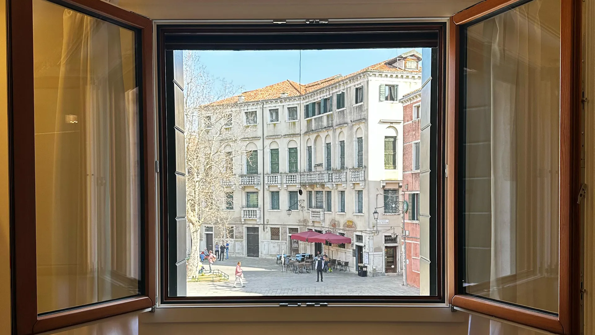 Realizzazione e posa finestre in legno a Venezia